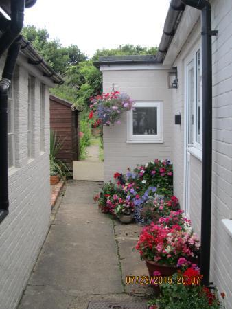 Oak Tree Lodge & Holiday Parking Burstow Екстериор снимка